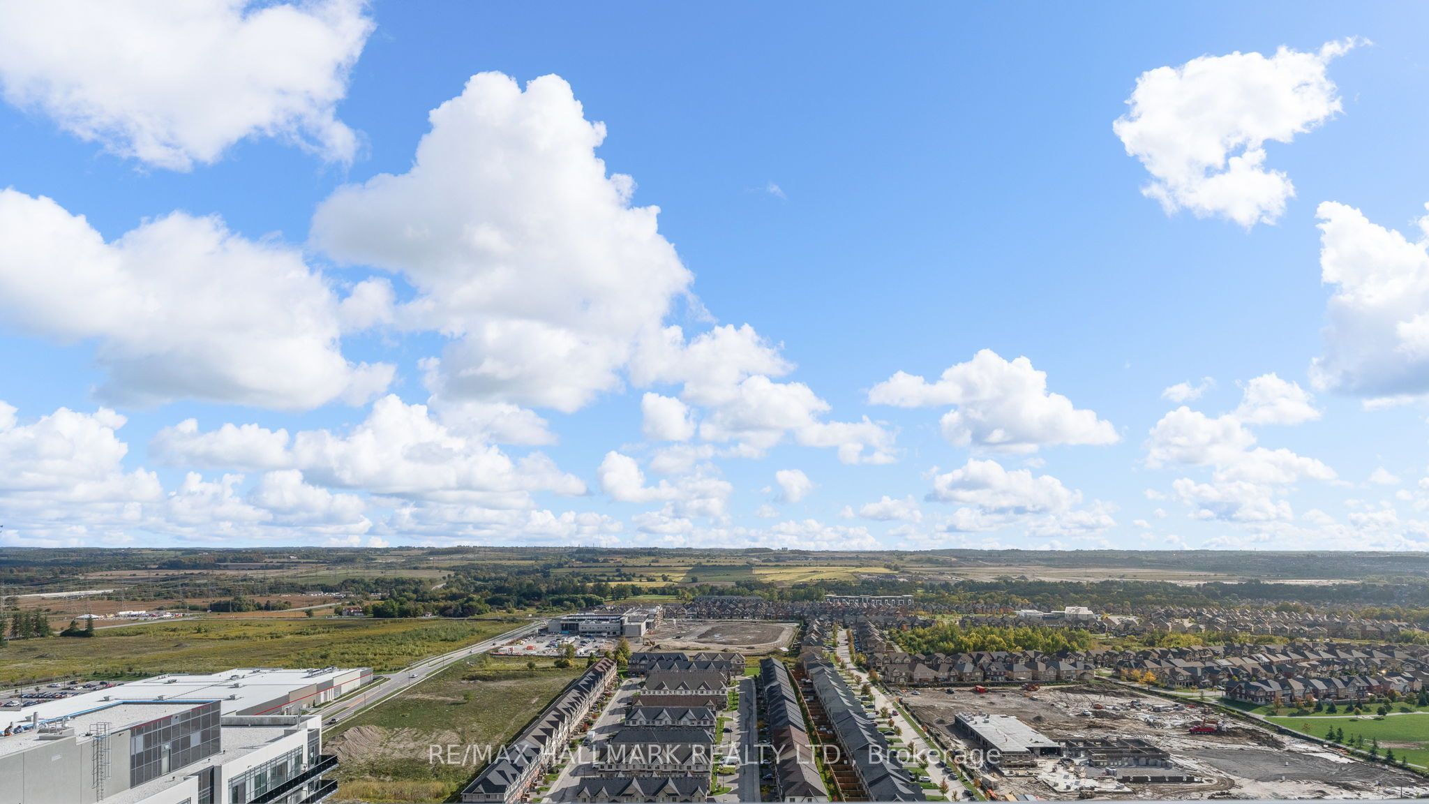 2545 Simcoe Street Ph20 Property Photo 10