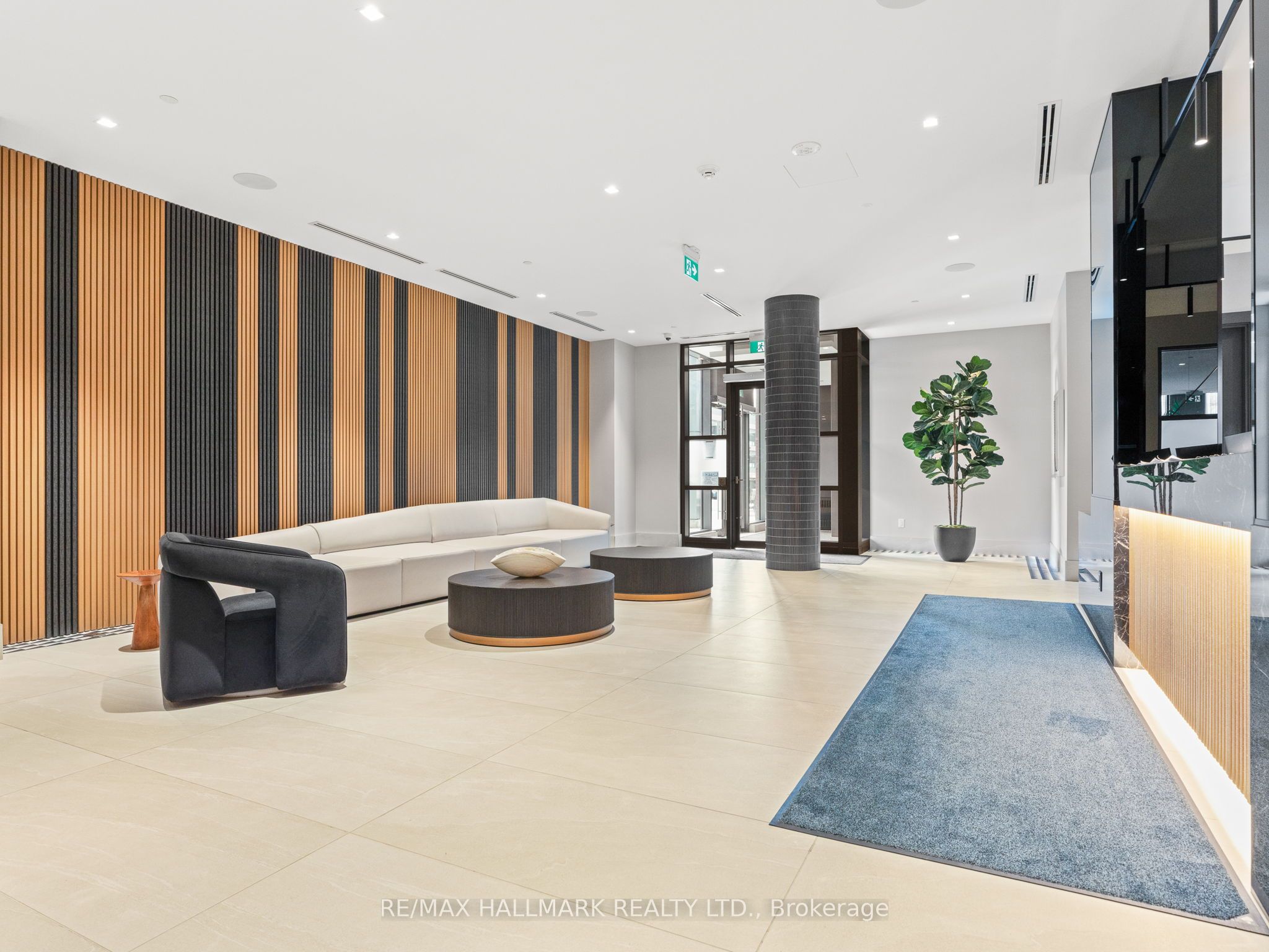 2545 Simcoe Street Ph20 Property Photo 11