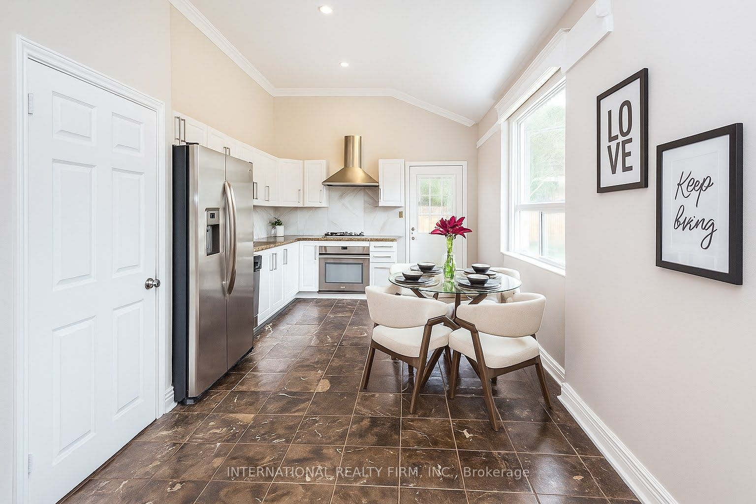 9 Benshire Drive Property Photo 4