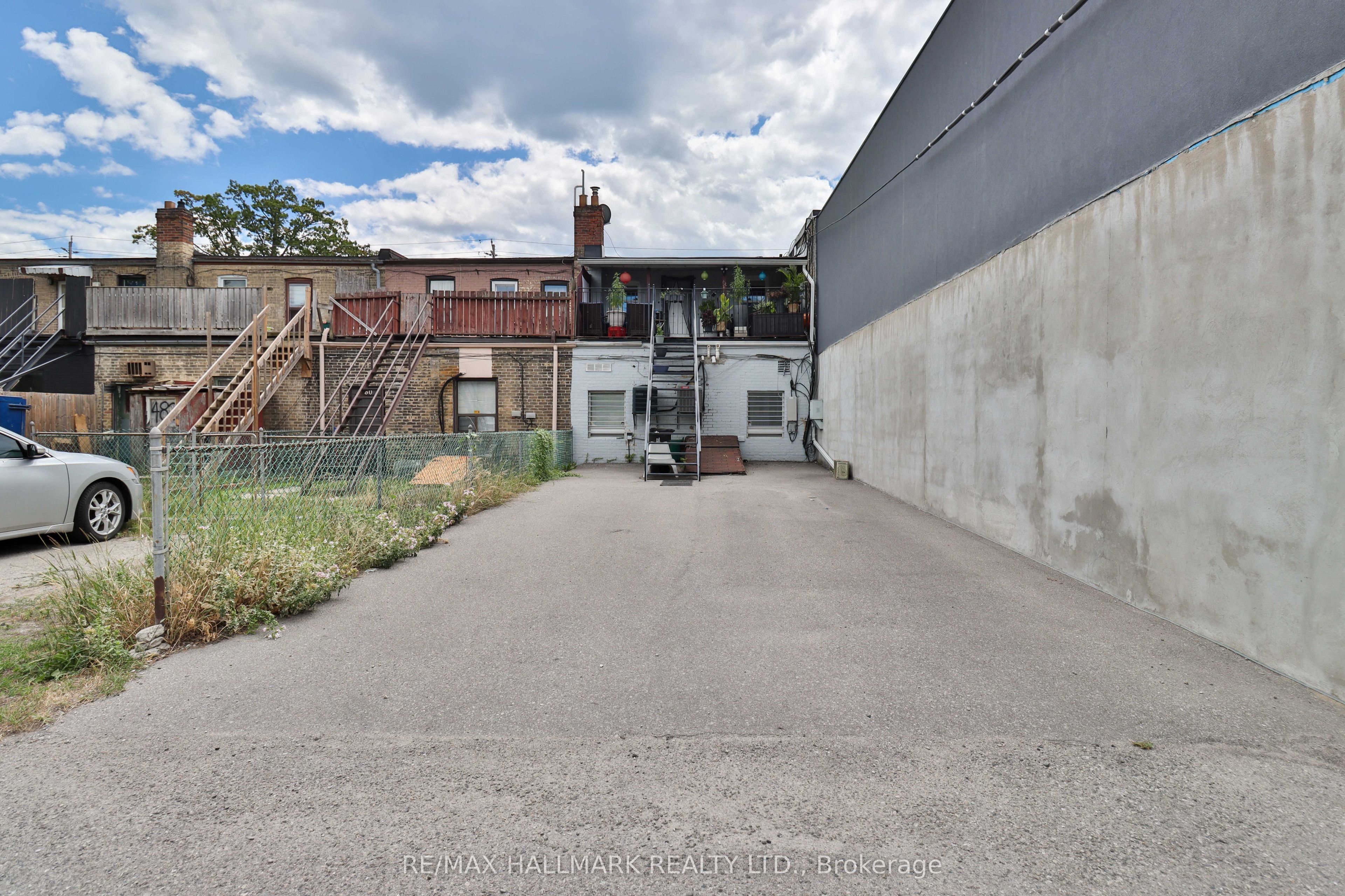 478 Cosburn Avenue N Property Photo 3