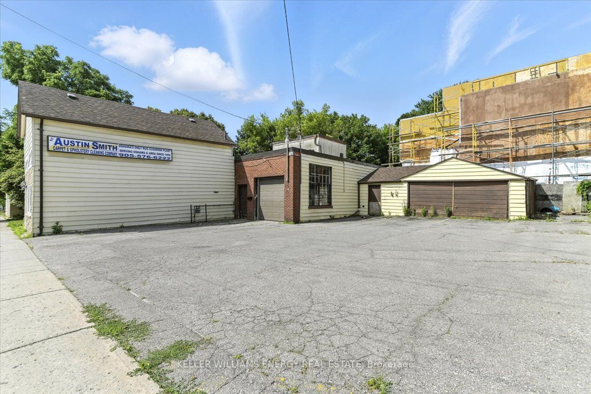 174 Mary Street N Property Photo 2