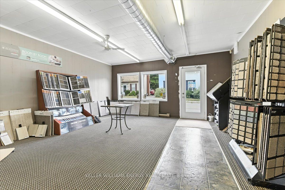 174 Mary Street N Property Photo 4