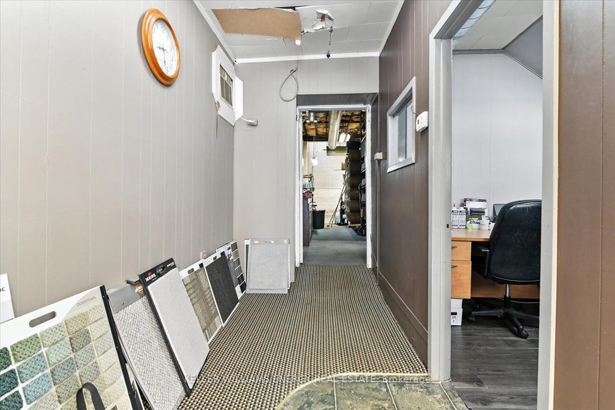 174 Mary Street N Property Photo 8