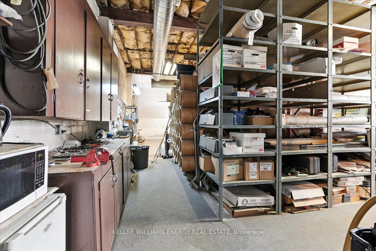 174 Mary Street N Property Photo 11