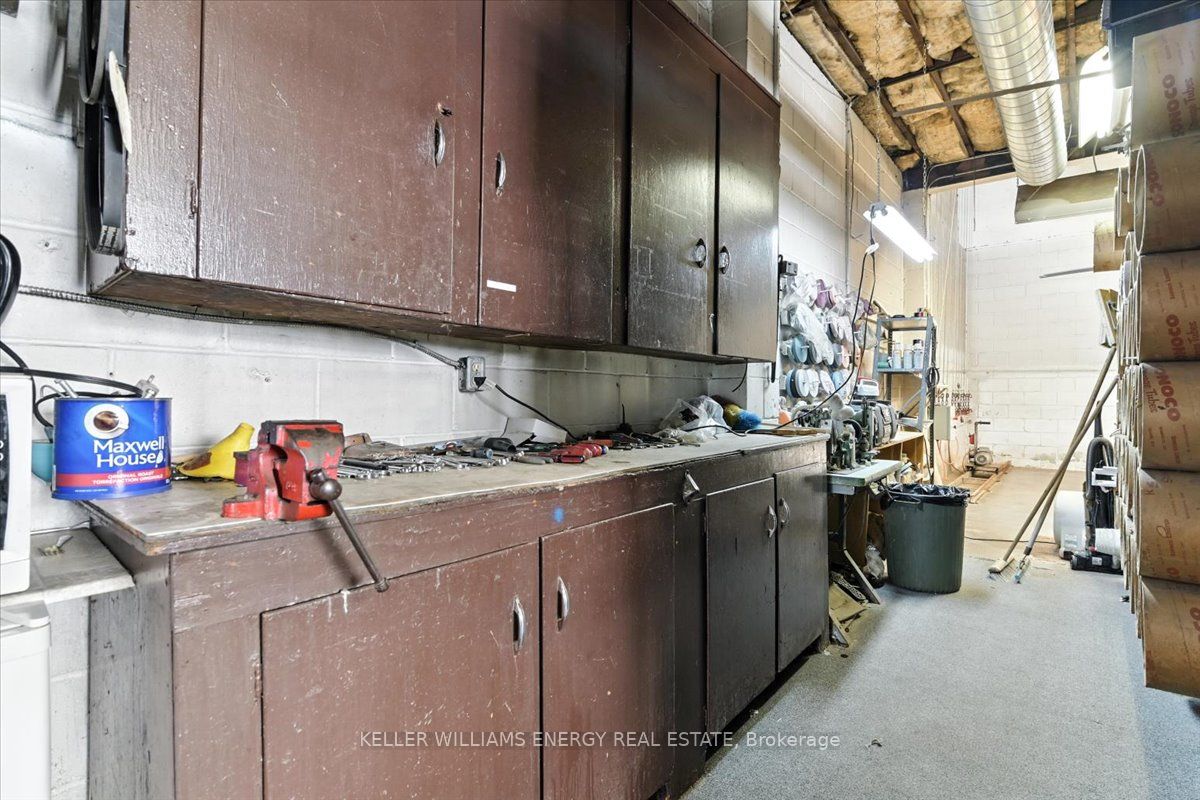 174 Mary Street N Property Photo 13