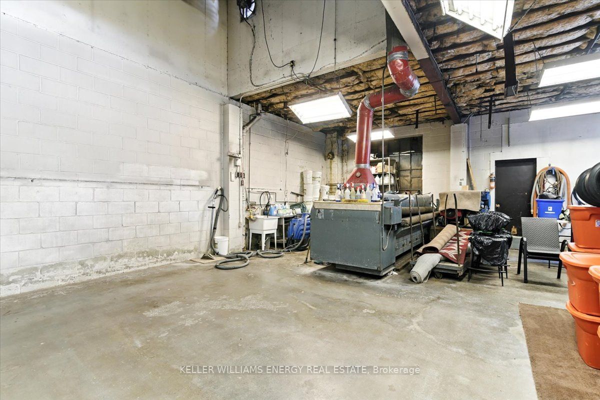 174 Mary Street N Property Photo 15