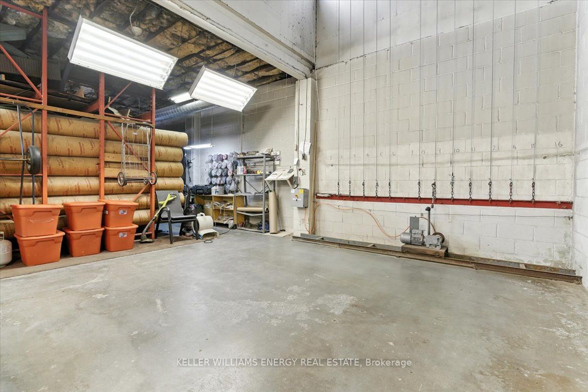 174 Mary Street N Property Photo 16