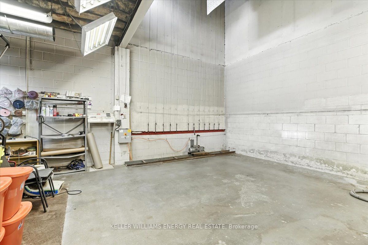 174 Mary Street N Property Photo 17