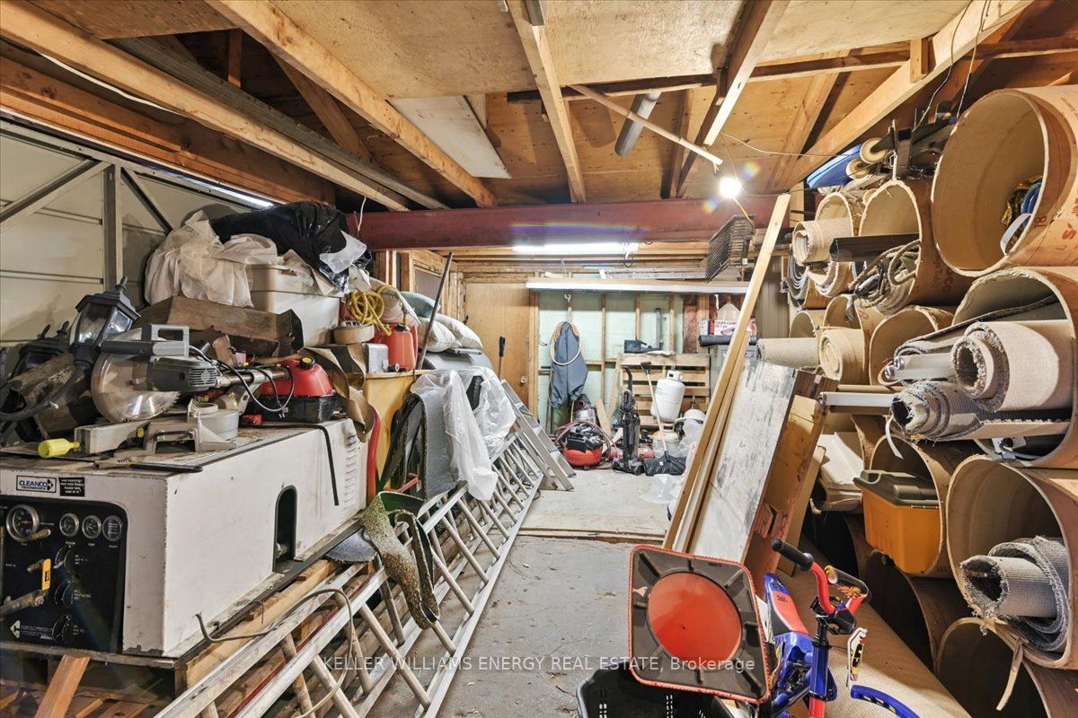 174 Mary Street N Property Photo 22