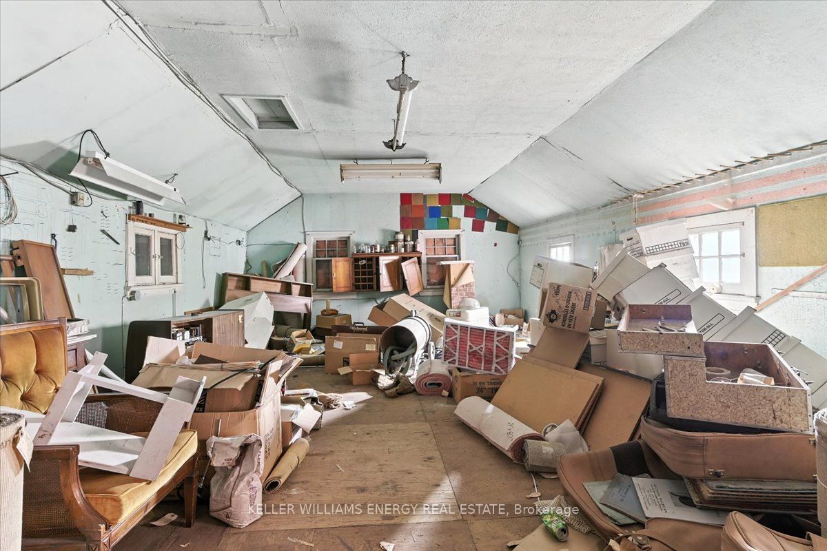 174 Mary Street N Property Photo 25