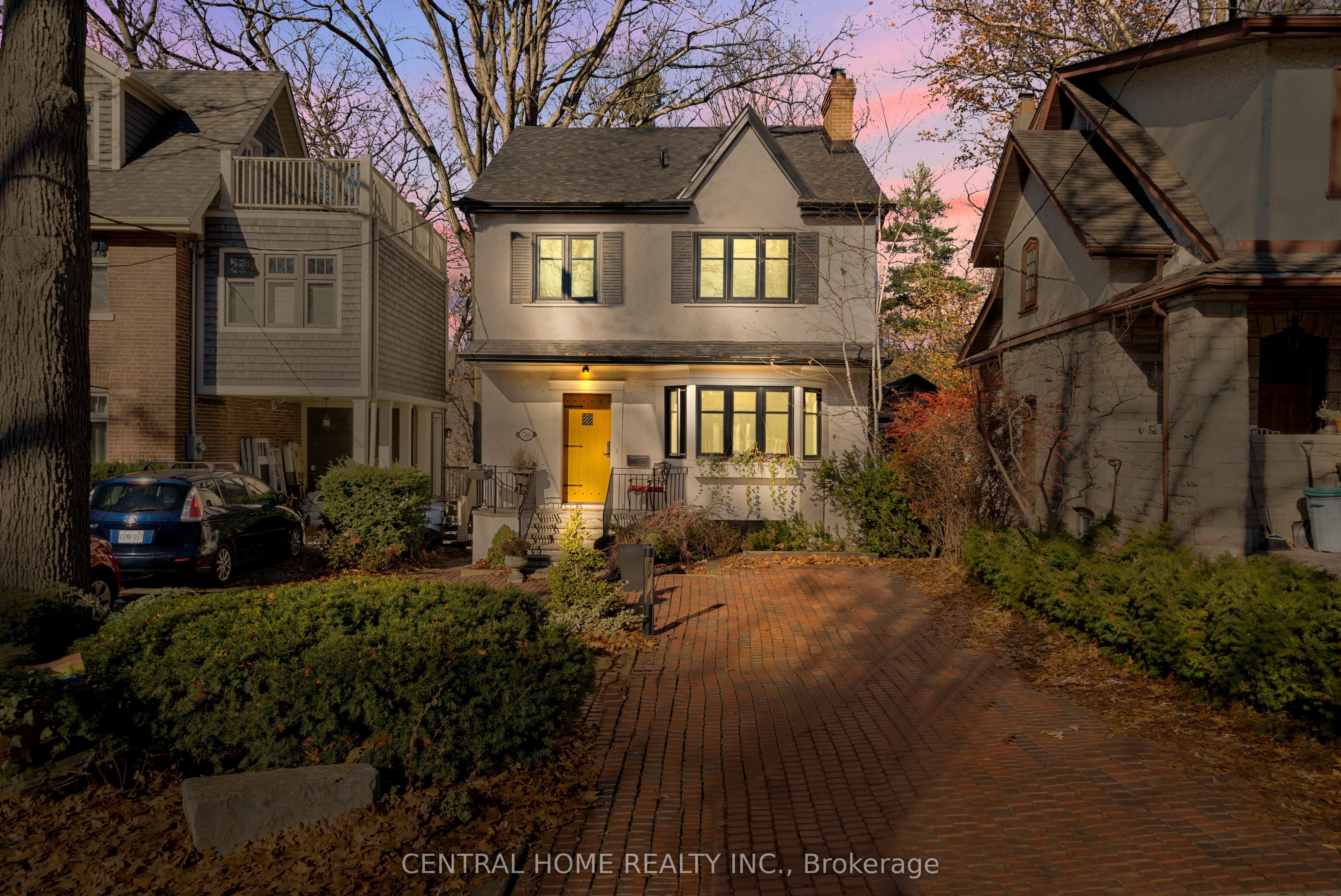 70 Pine Crescent N Property Photo 1