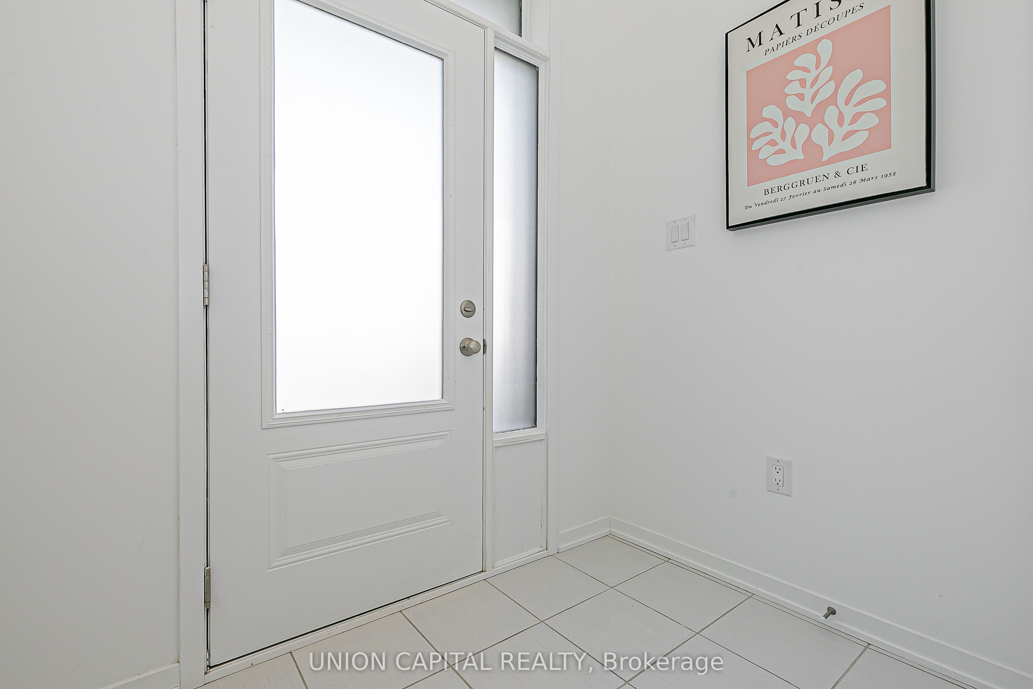 799 Stanstead Path Property Photo 3