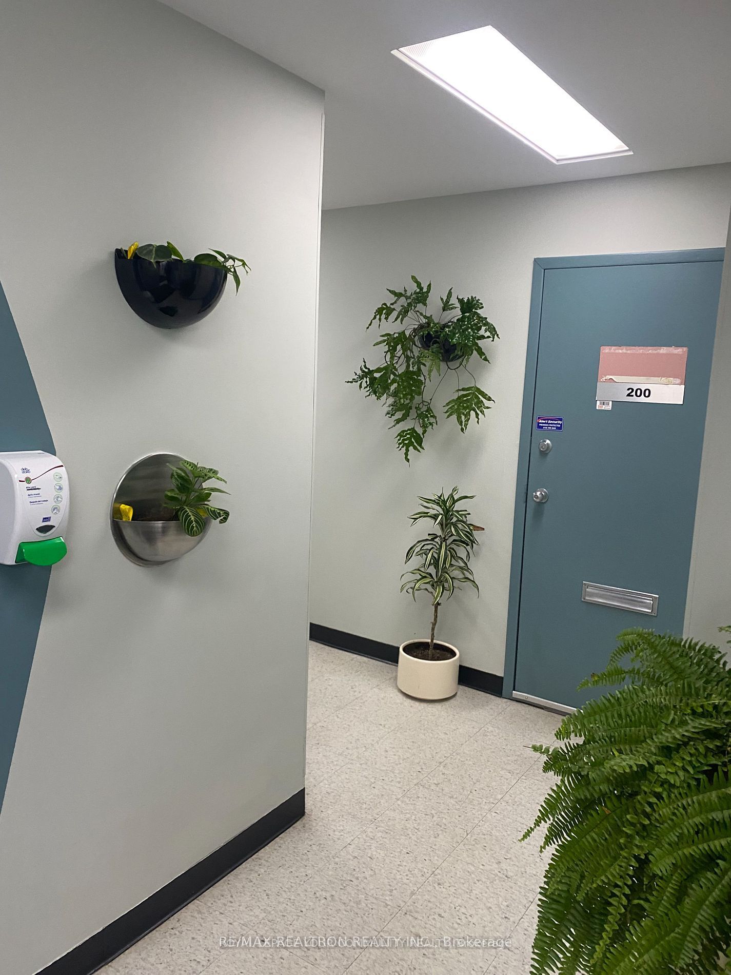 2560 Gerrard Street E Unit 200 Property Photo 3