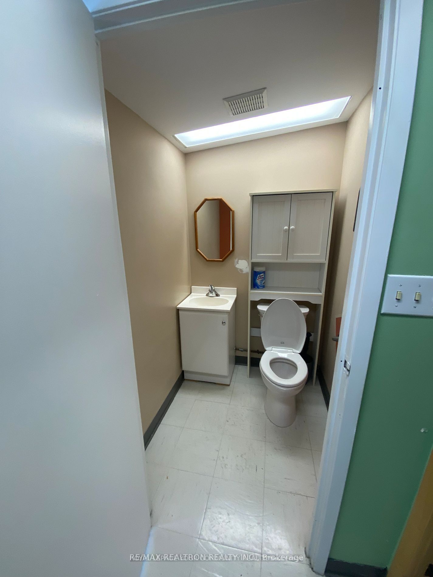 2560 Gerrard Street E Unit 200 Property Photo 5