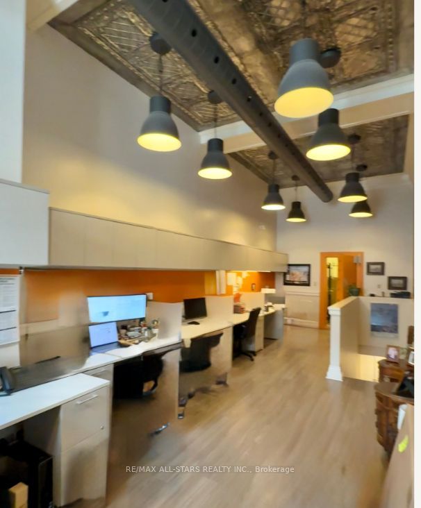 711 Queen Street E Unit B Property Photo 3