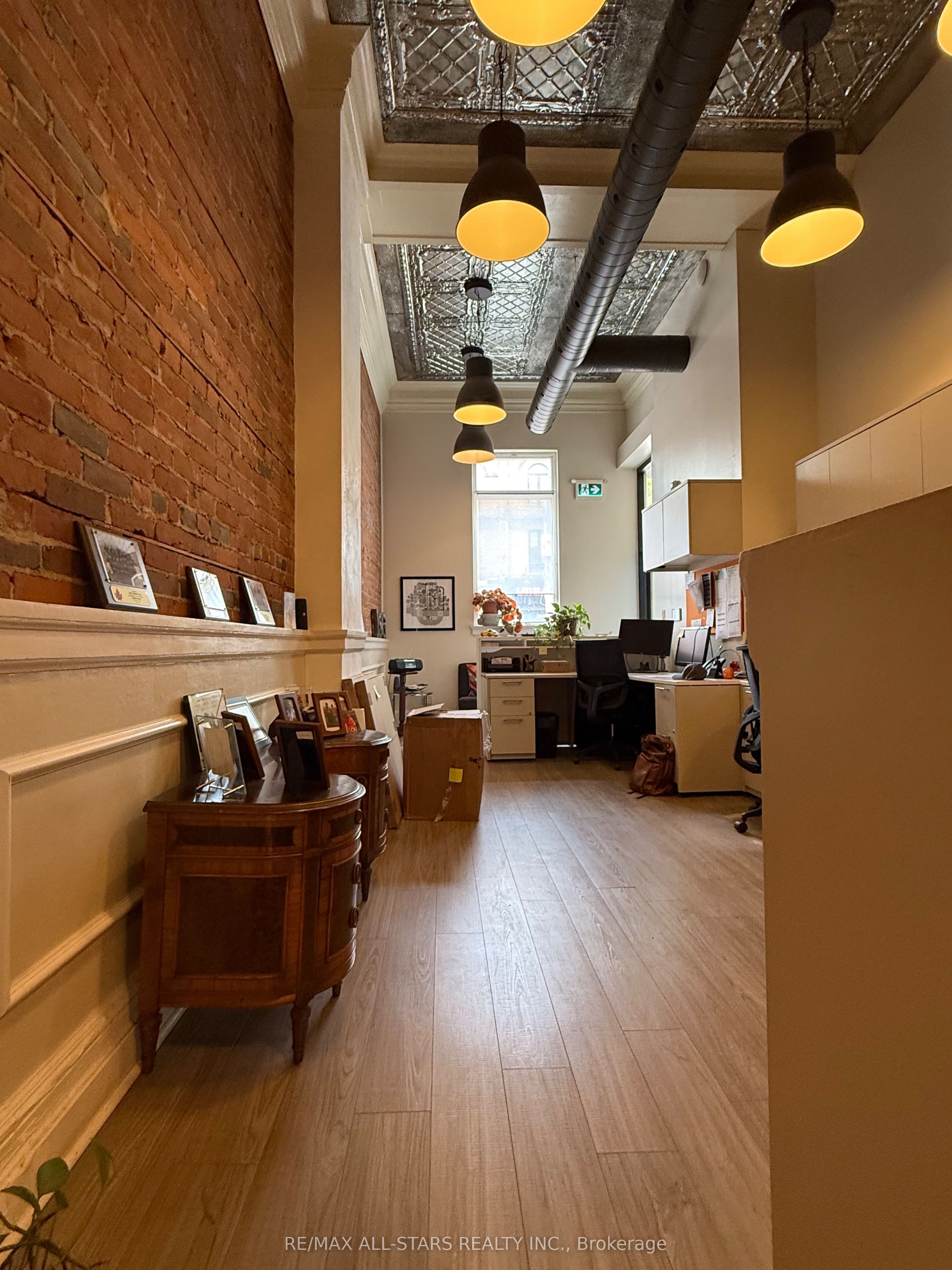 711 Queen Street E Unit B Property Photo 4