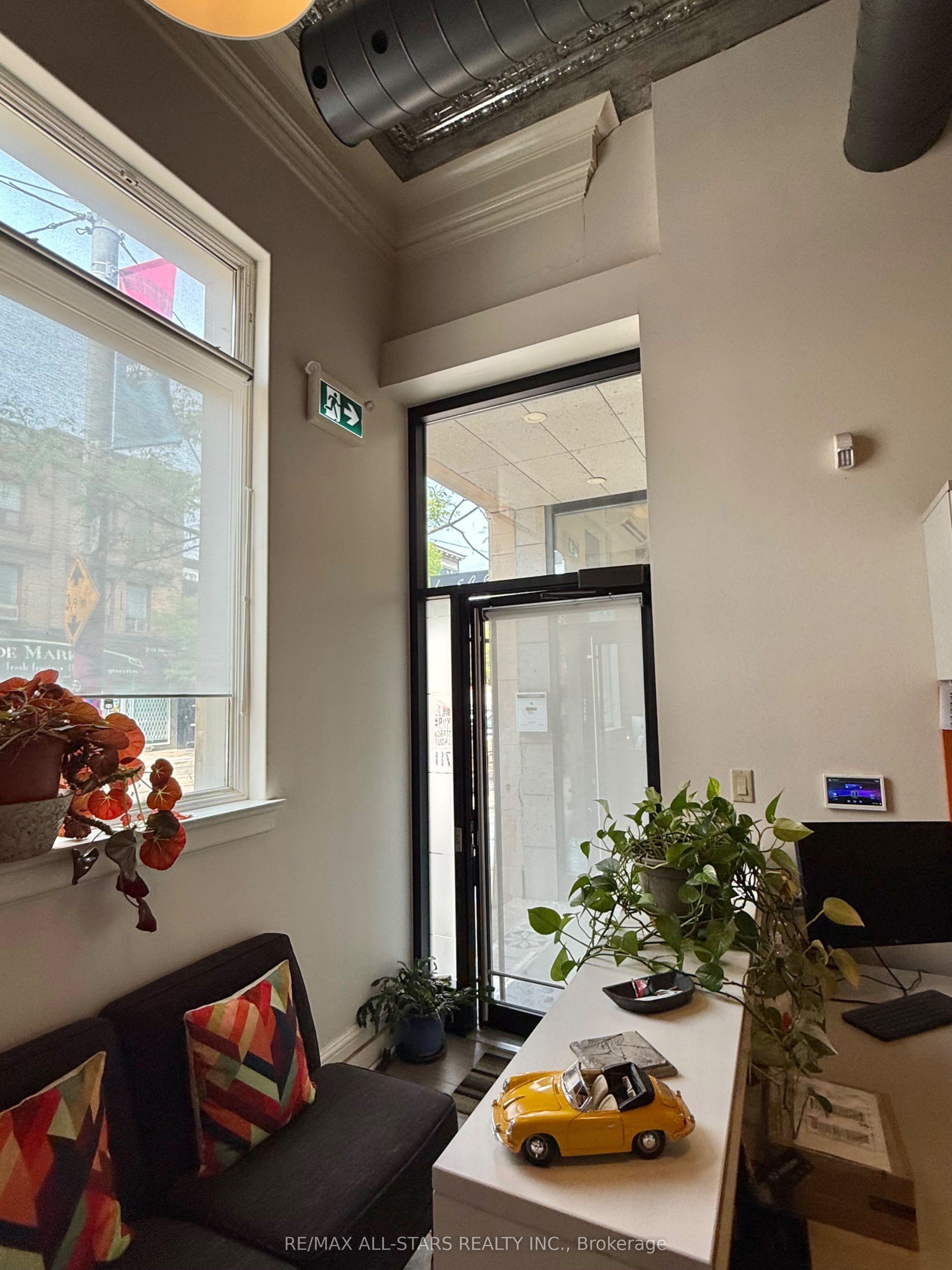 711 Queen Street E Unit B Property Photo 6