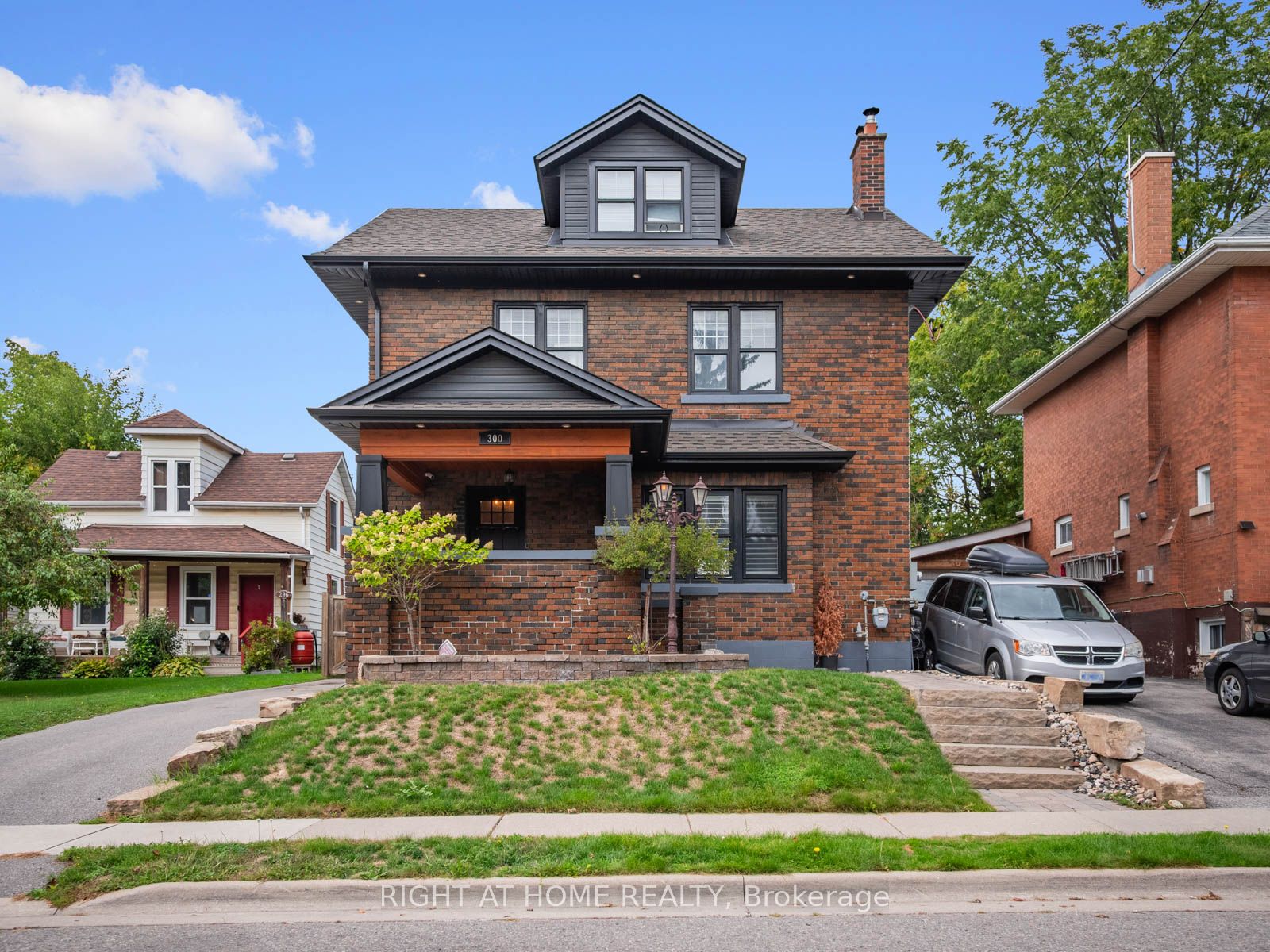 300 William Street E Property Photo 1