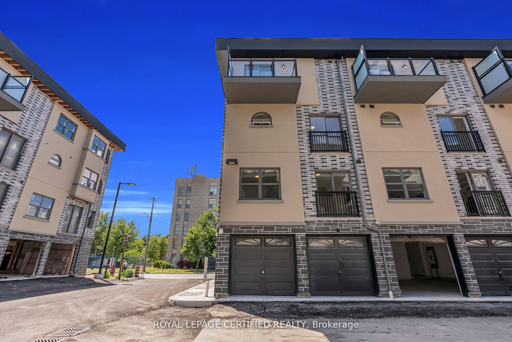 400 Mary Street E 38 Property Photo 1