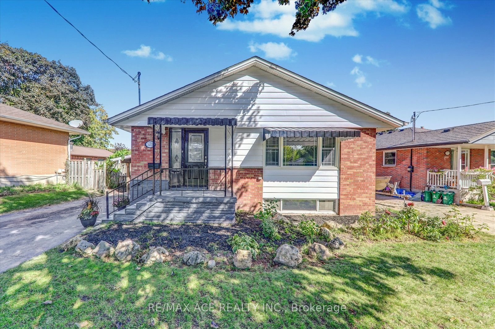 571 Farewell St Property Photo 1