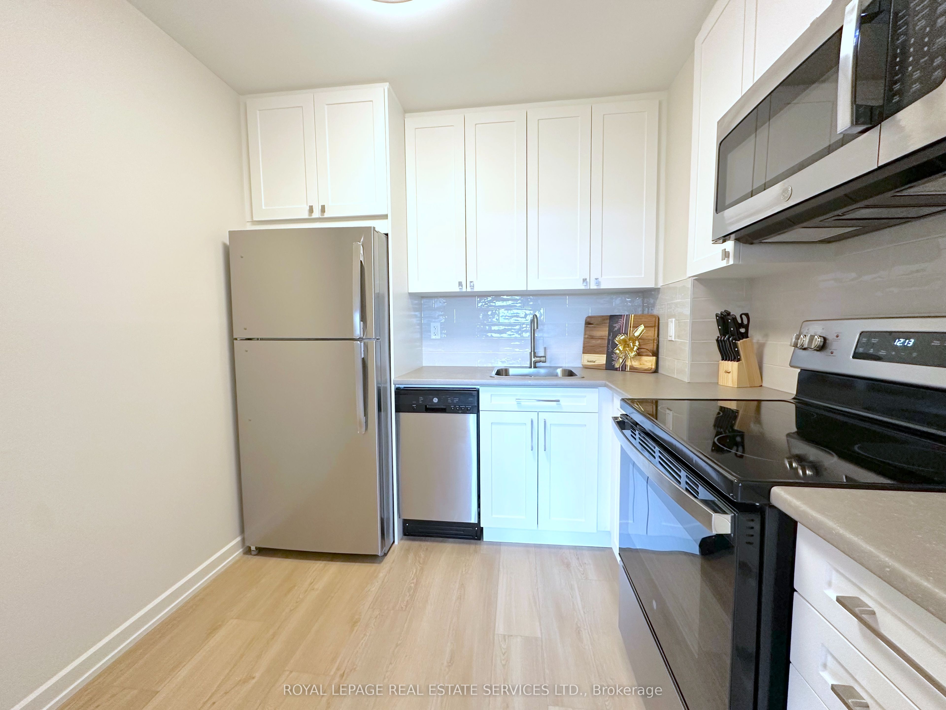 30 Denton Avenue 802 Property Photo 8