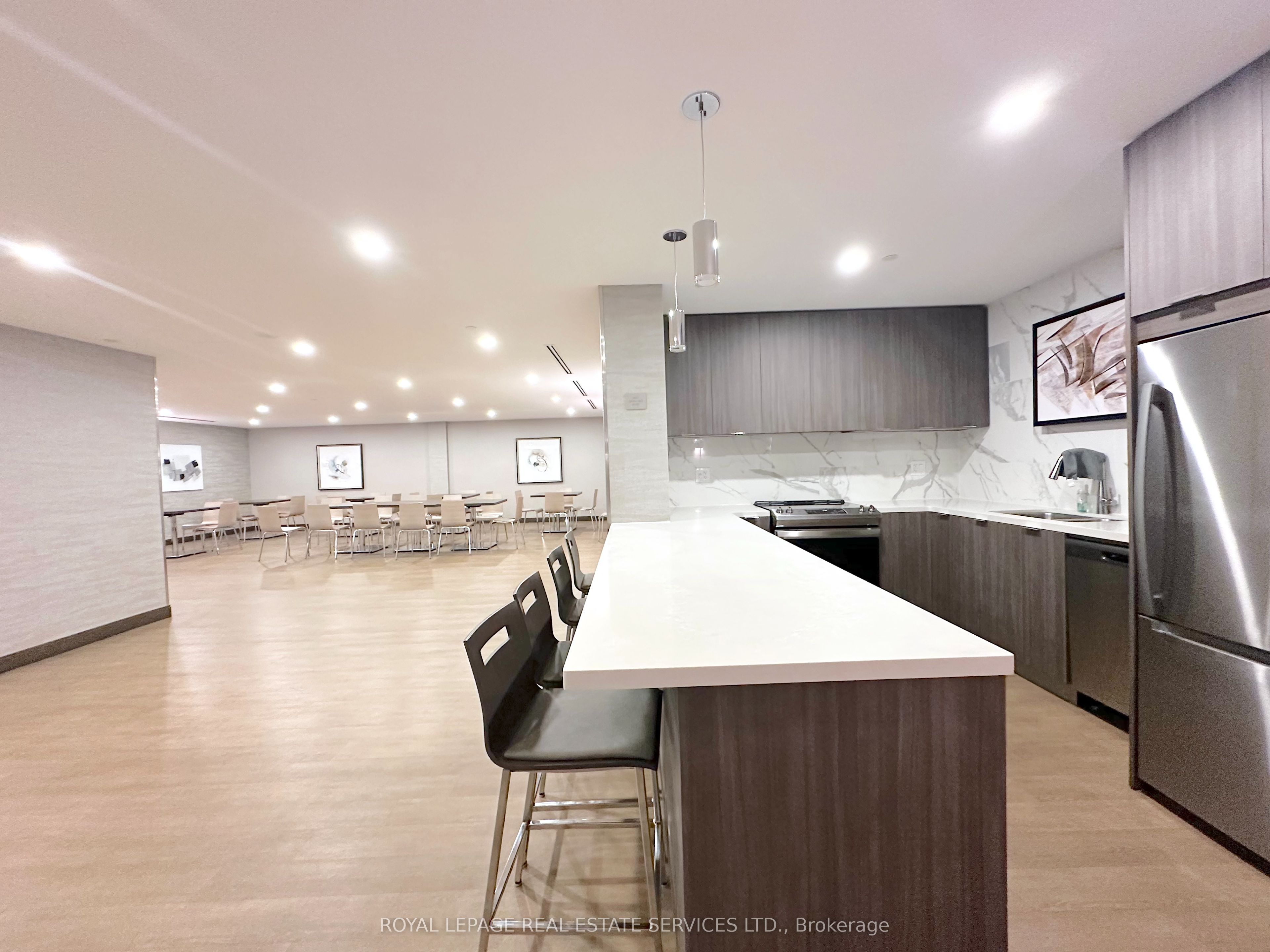 30 Denton Avenue 802 Property Photo 16