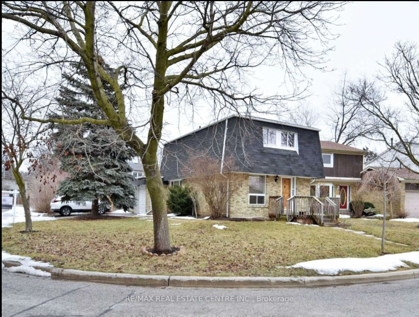 25 Ivanic Court Property Photo 27