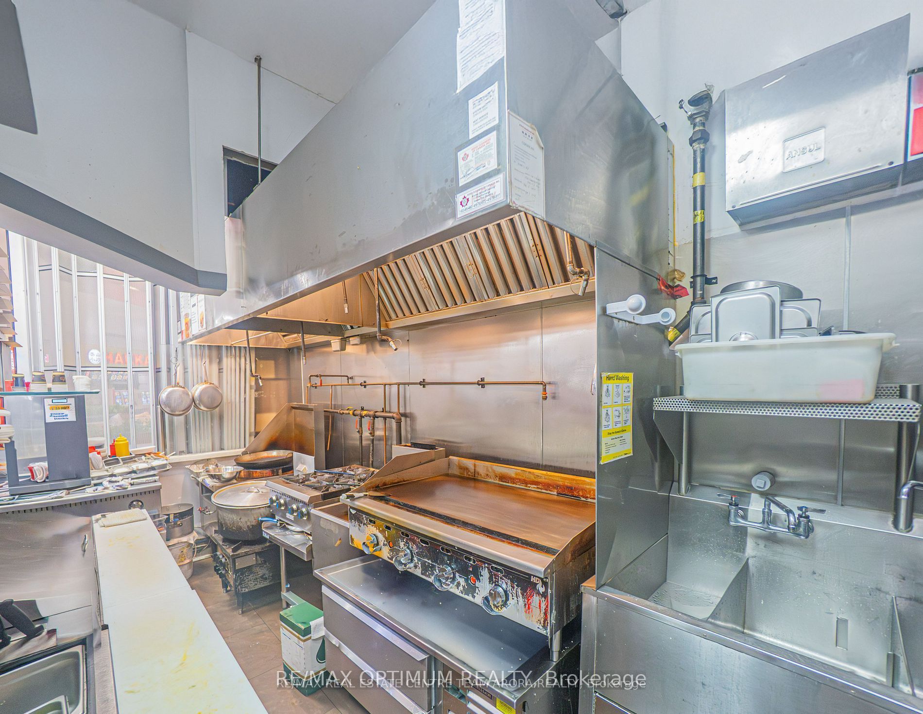 1571 Sandhurst Circle 428 Property Photo 4