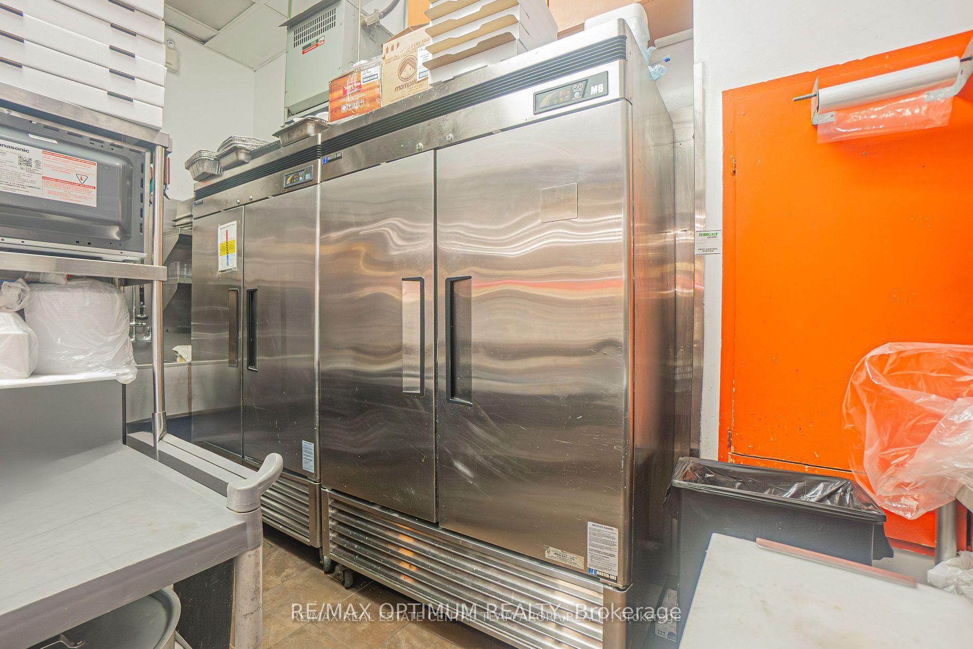 1571 Sandhurst Circle 428 Property Photo 5