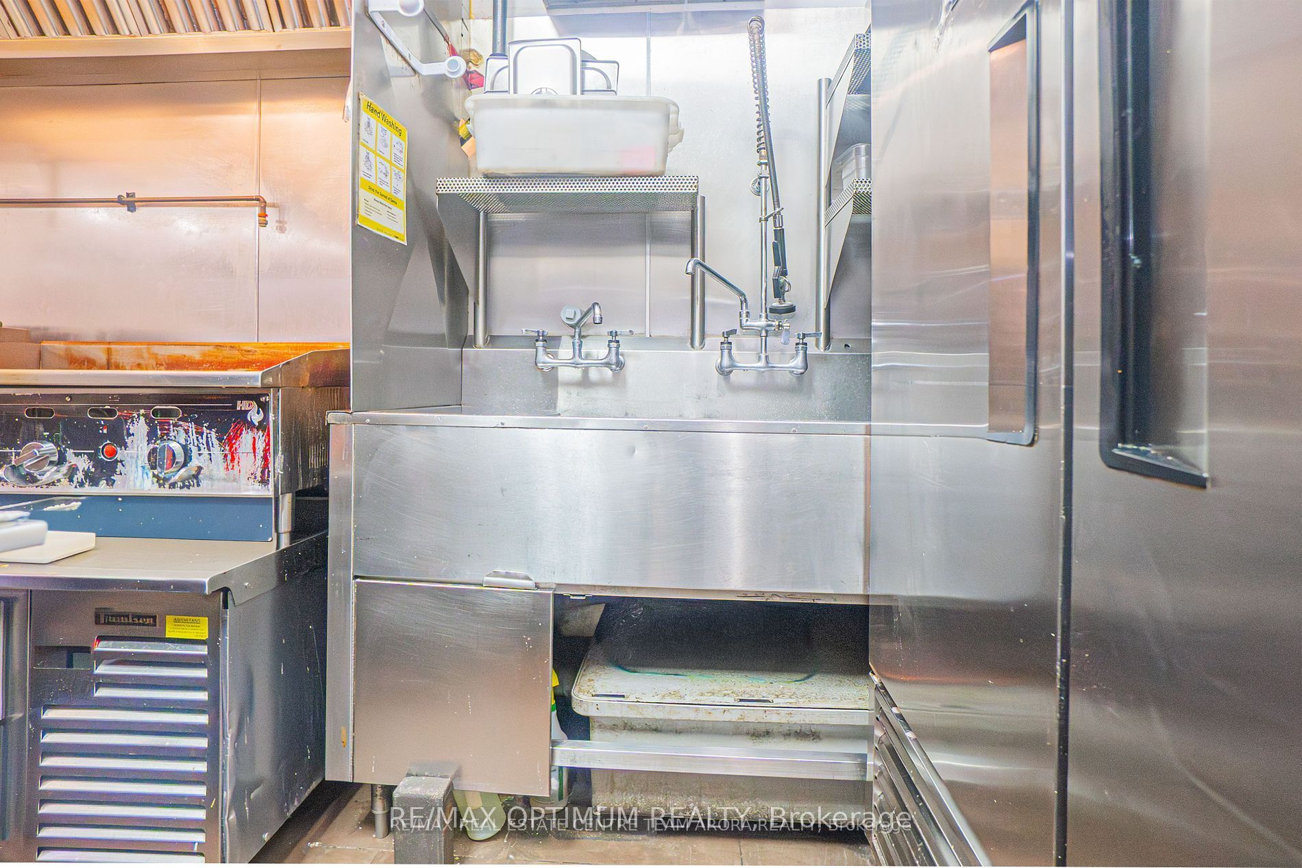 1571 Sandhurst Circle 428 Property Photo 6