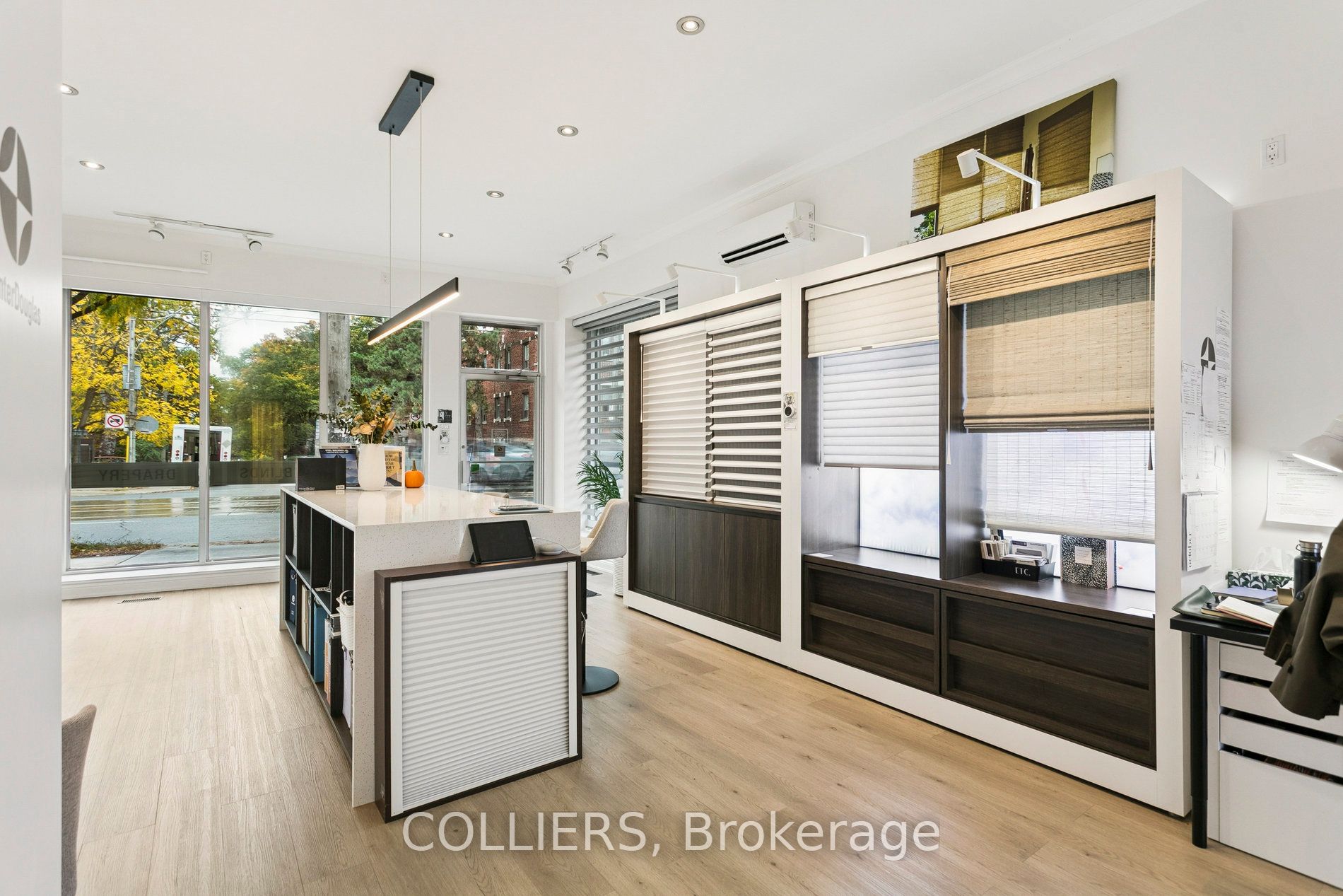 990 Kingston Road Property Photo 2