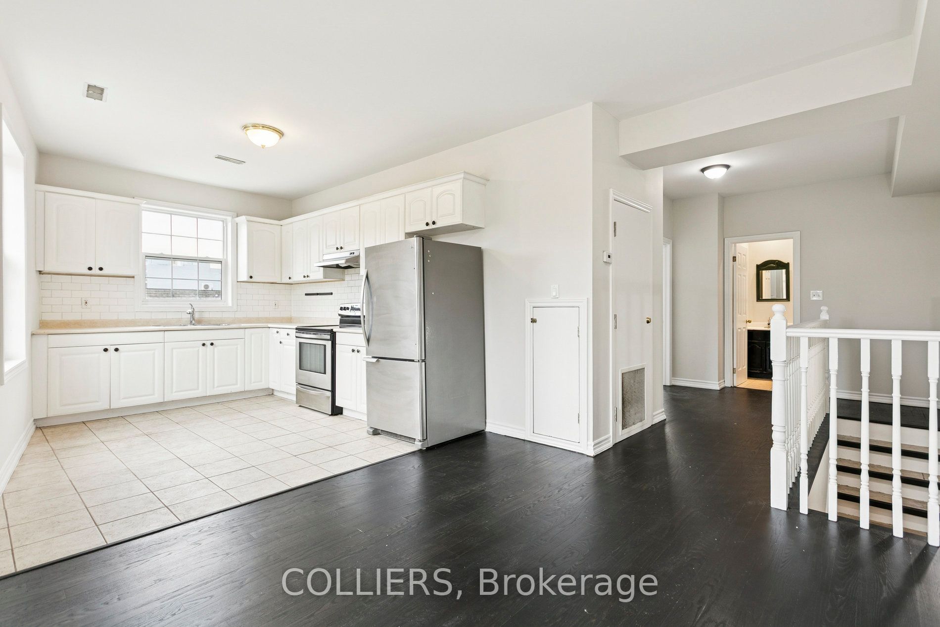 990 Kingston Road Property Photo 6