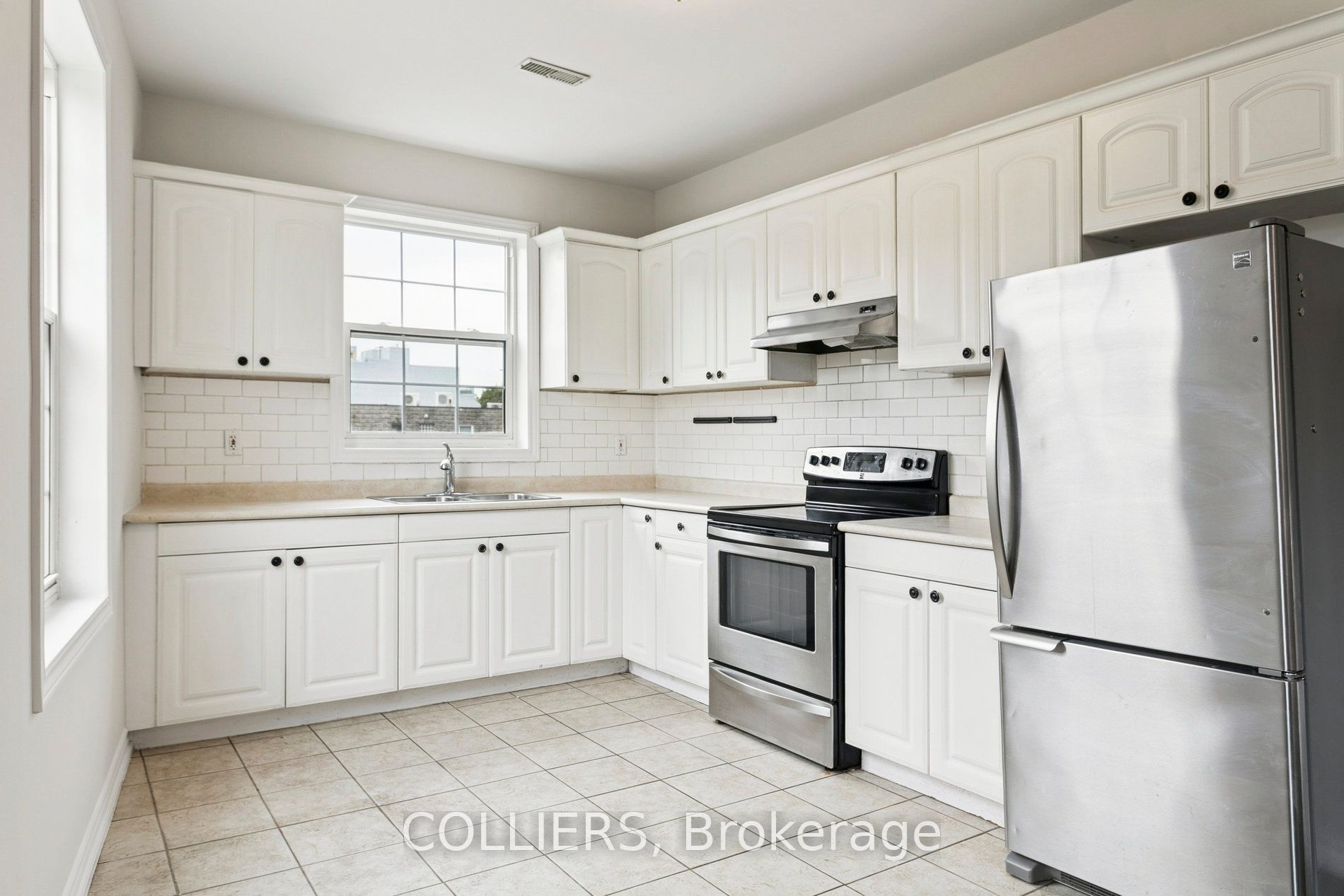 990 Kingston Road Property Photo 7