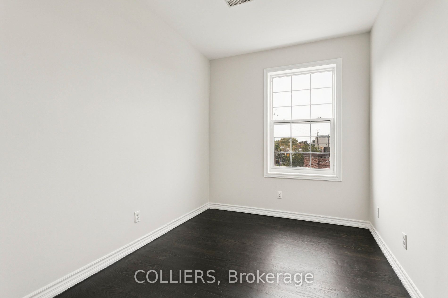 990 Kingston Road Property Photo 8