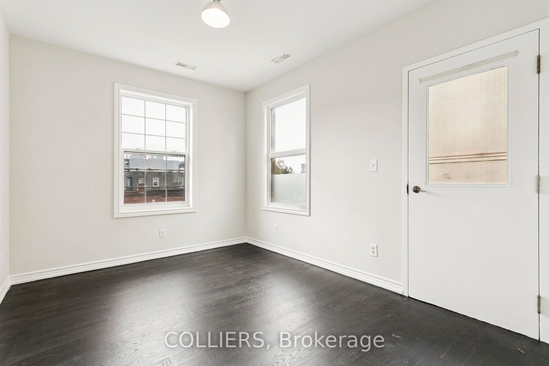 990 Kingston Road Property Photo 11