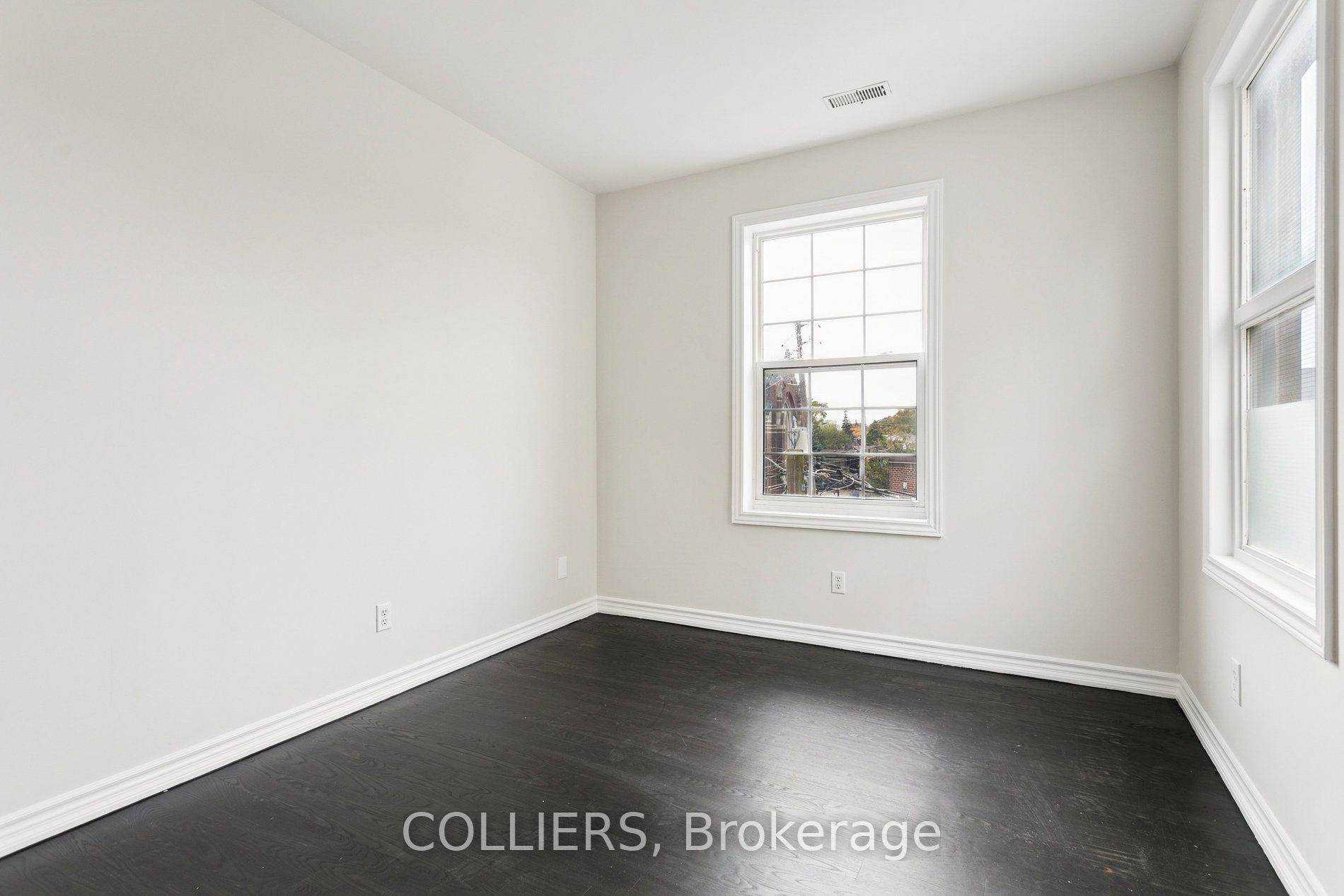 990 Kingston Road Property Photo 12