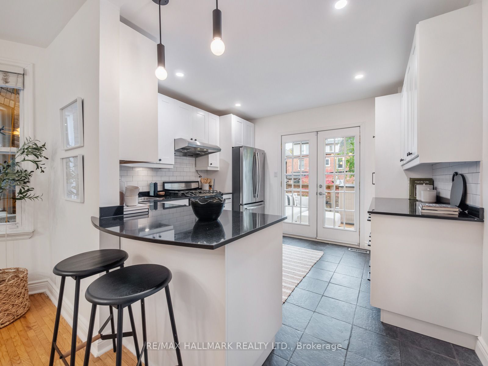 31 Tennis Crescent Property Photo 11