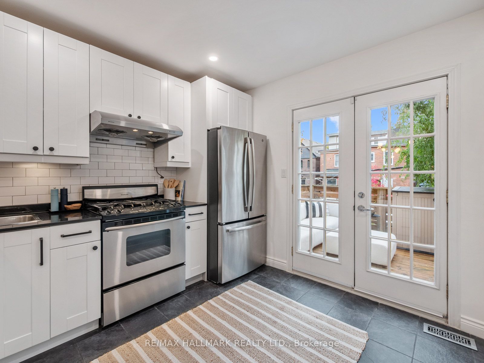 31 Tennis Crescent Property Photo 12