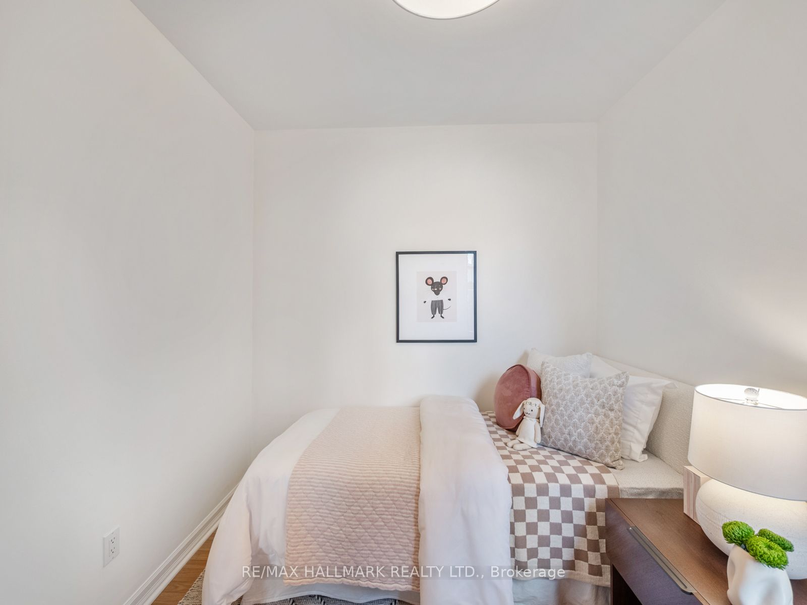 31 Tennis Crescent Property Photo 24