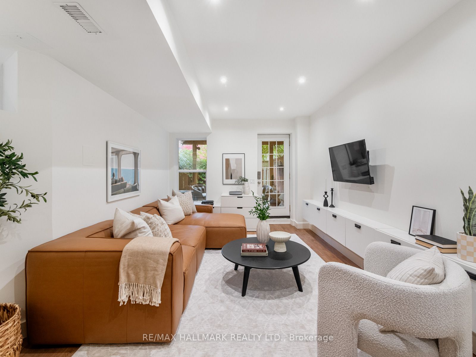 31 Tennis Crescent Property Photo 37