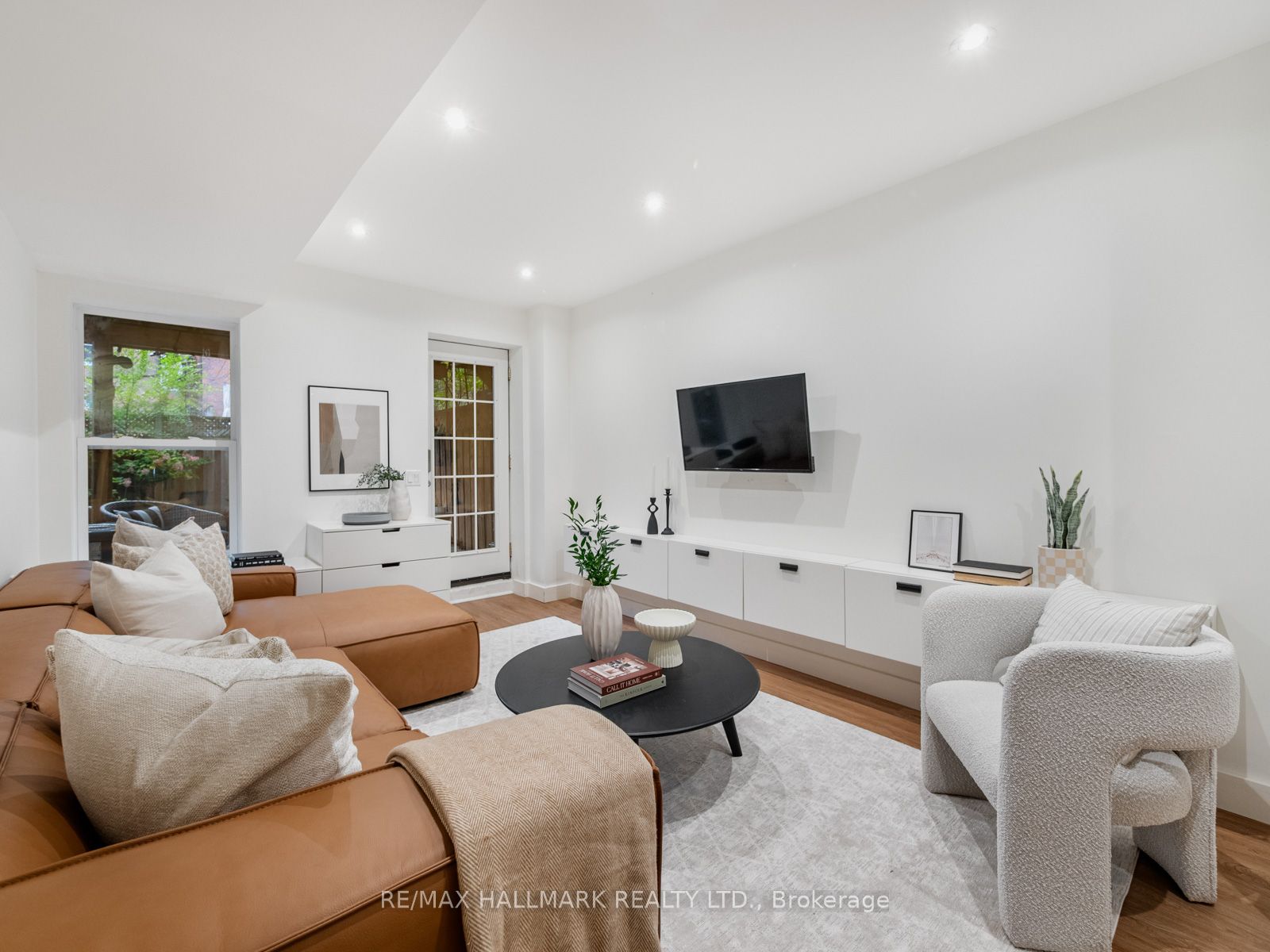 31 Tennis Crescent Property Photo 38