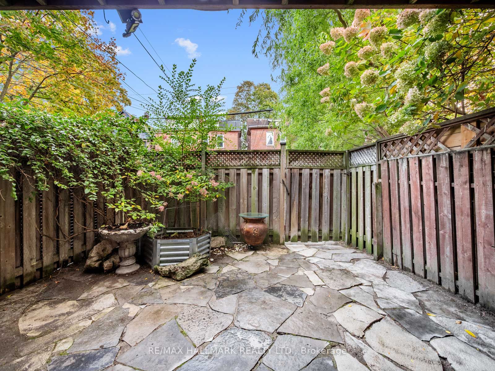 31 Tennis Crescent Property Photo 44