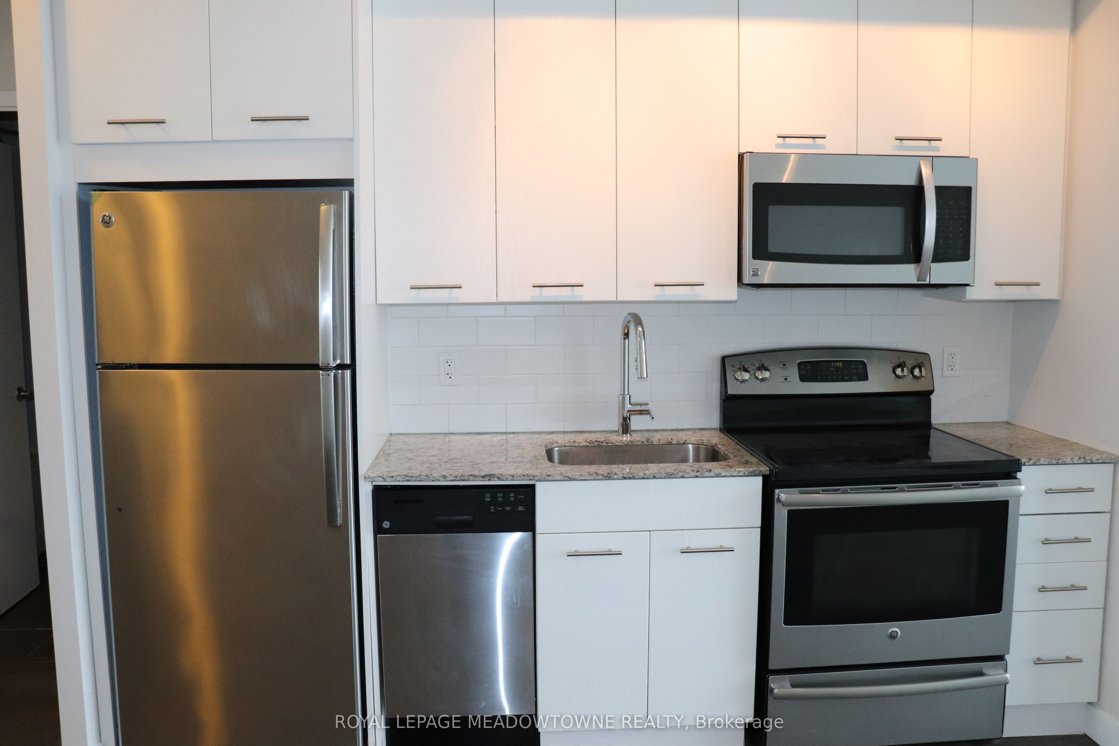 2055 Danforth Avenue 903 Property Photo 3