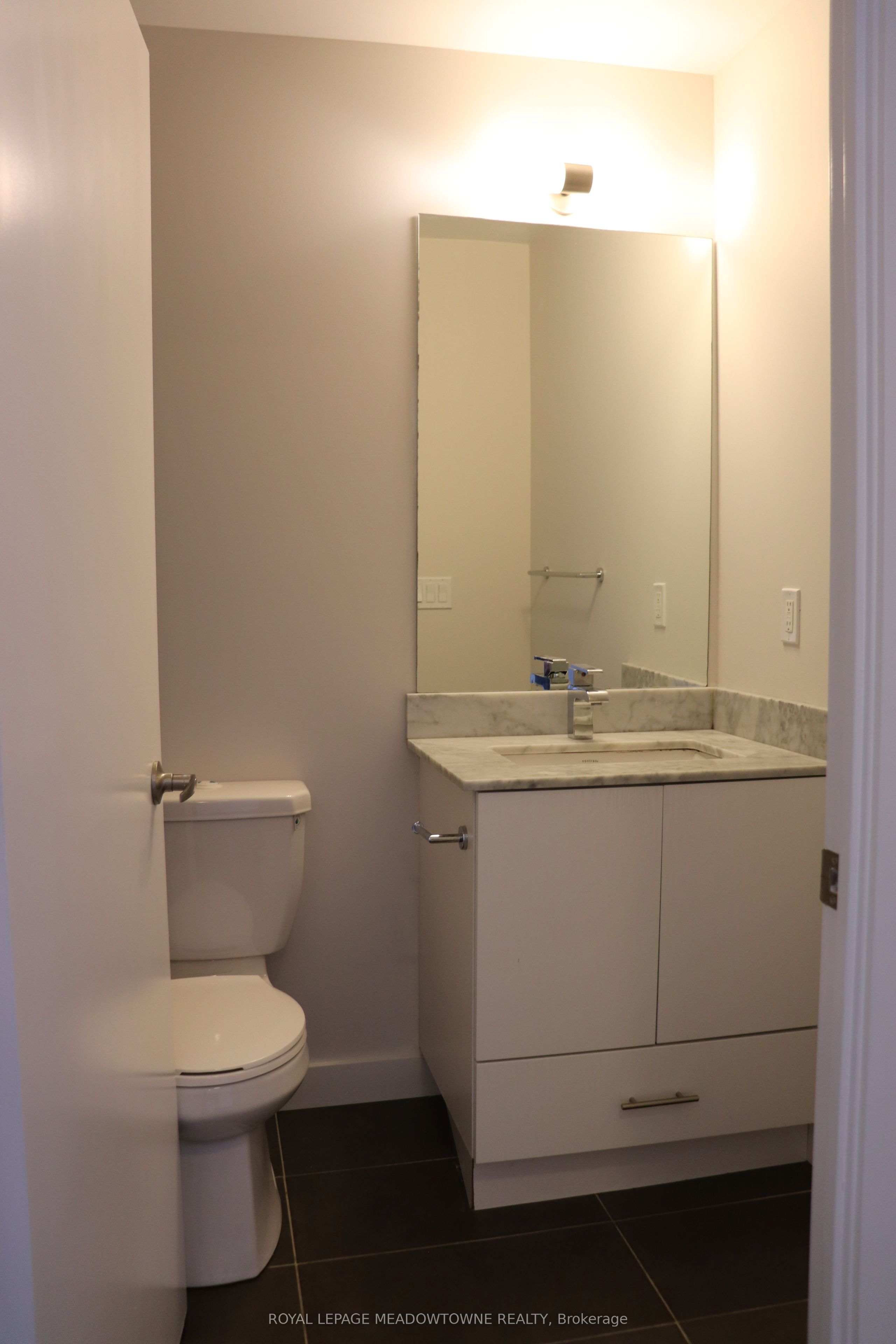 2055 Danforth Avenue 903 Property Photo 7