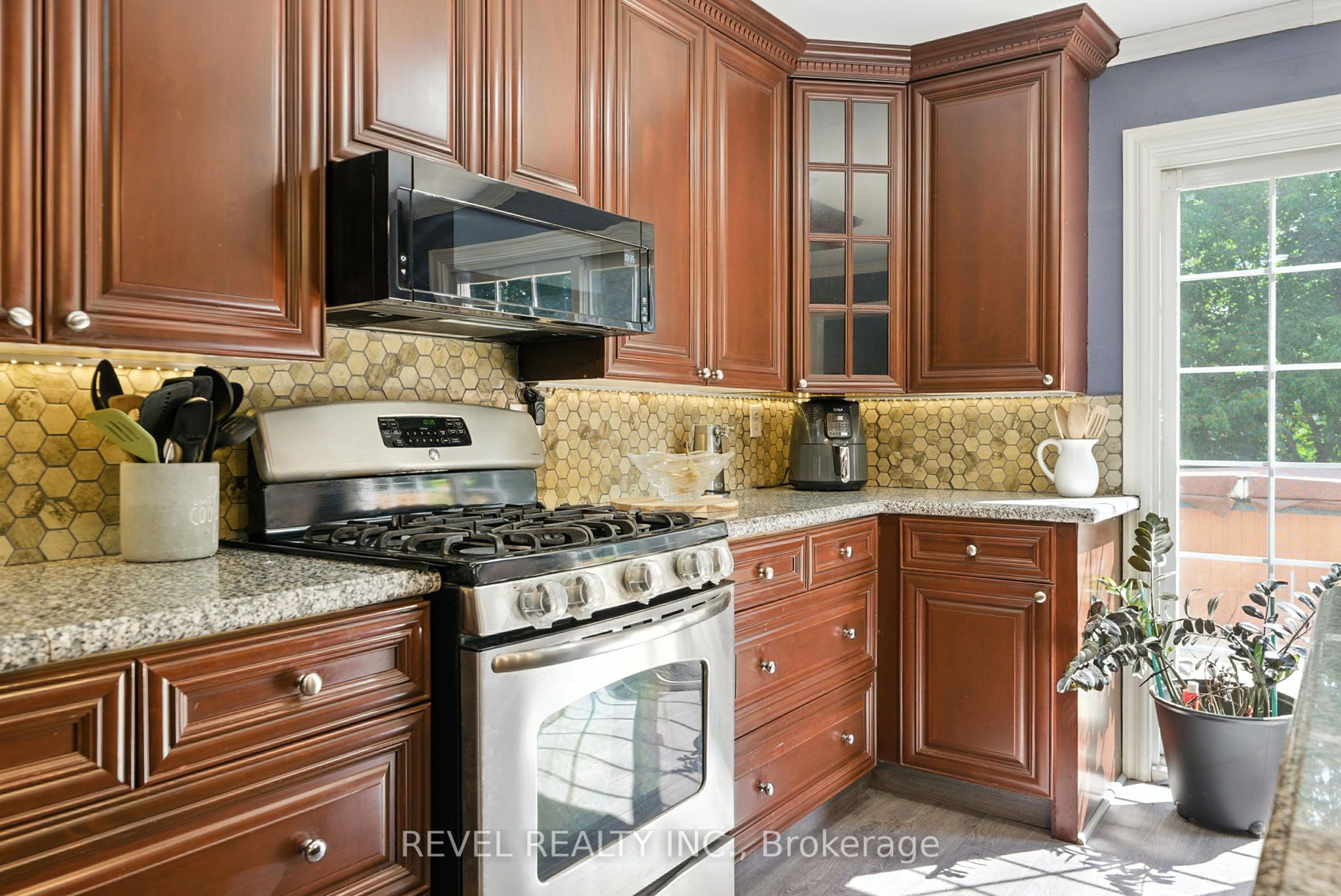 57 Rosehill Boulevard Property Photo 5