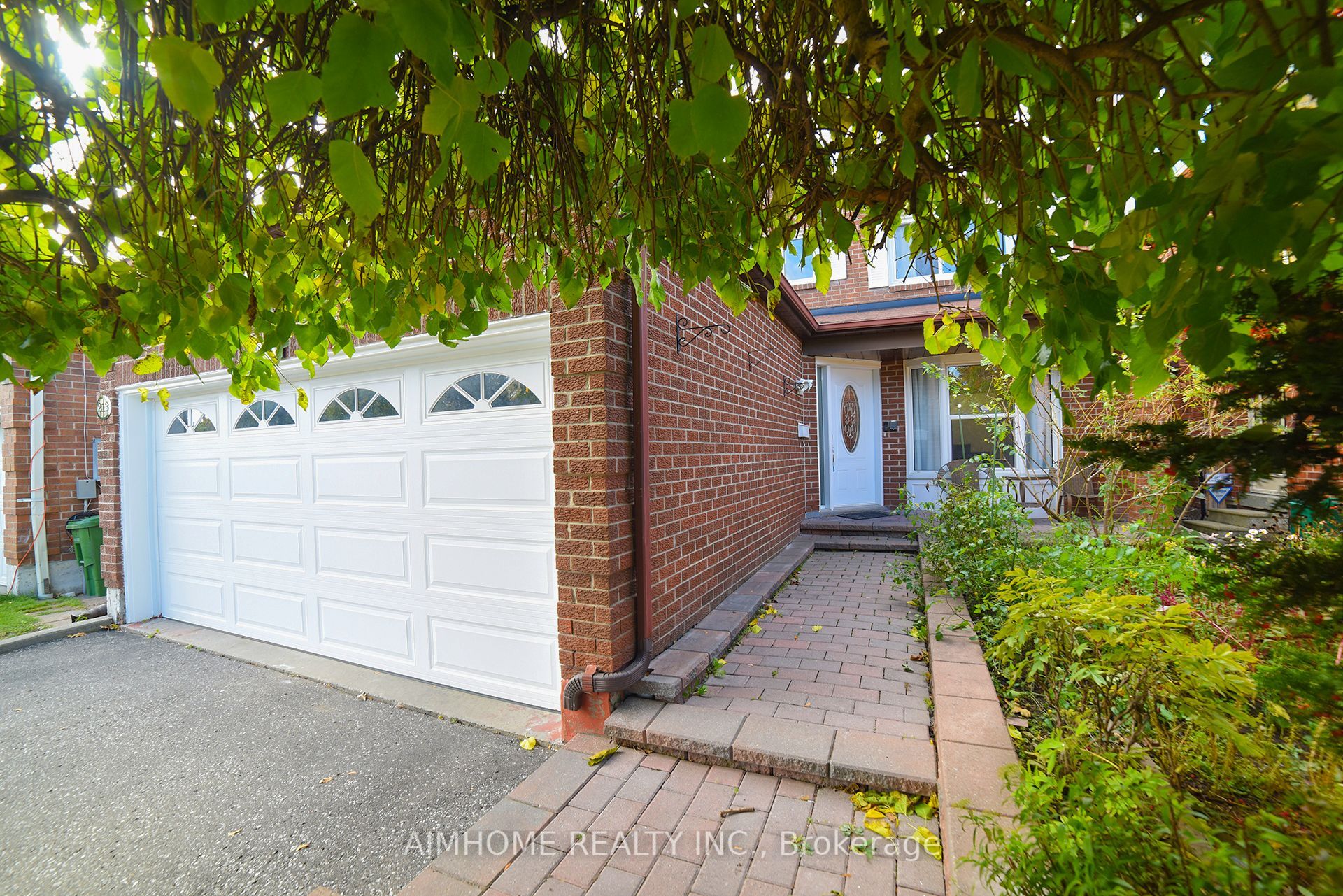 213 Hupfield Trail Property Photo 4