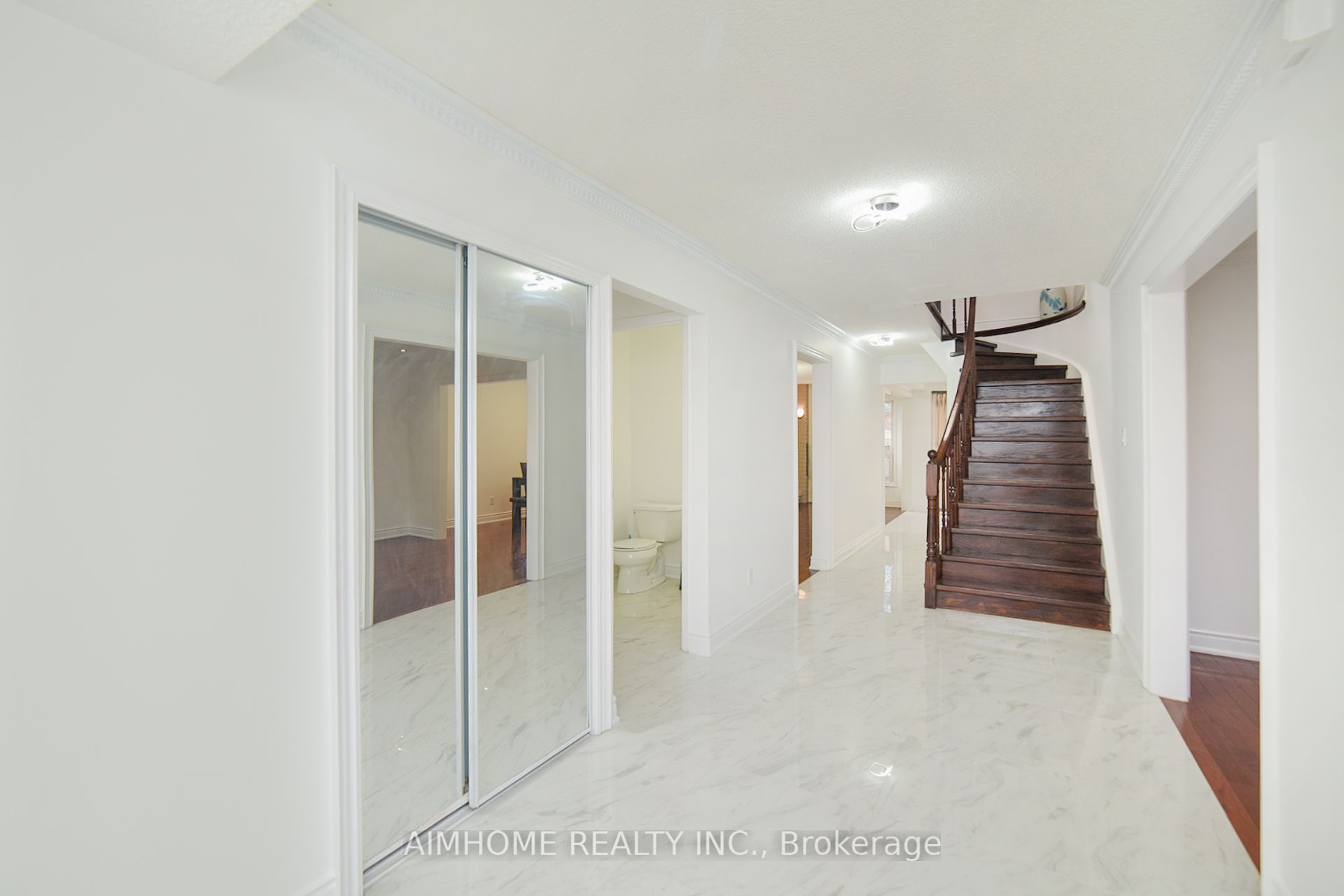 213 Hupfield Trail Property Photo 5