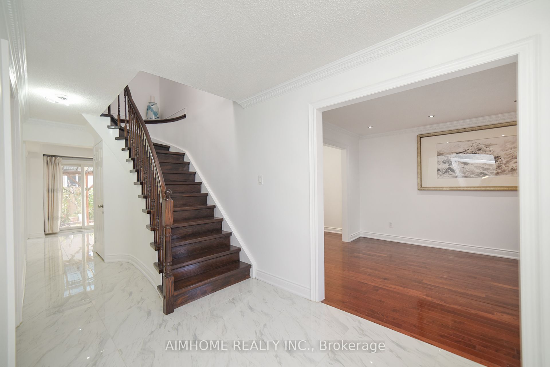 213 Hupfield Trail Property Photo 6