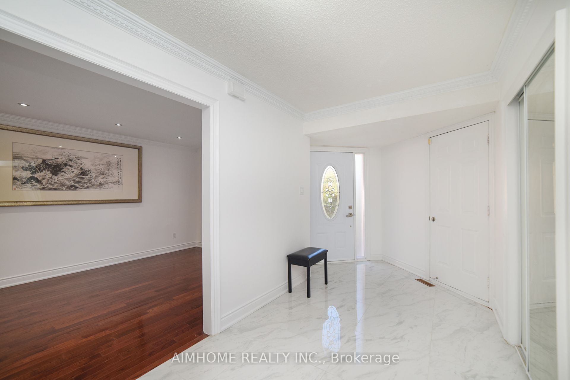 213 Hupfield Trail Property Photo 7