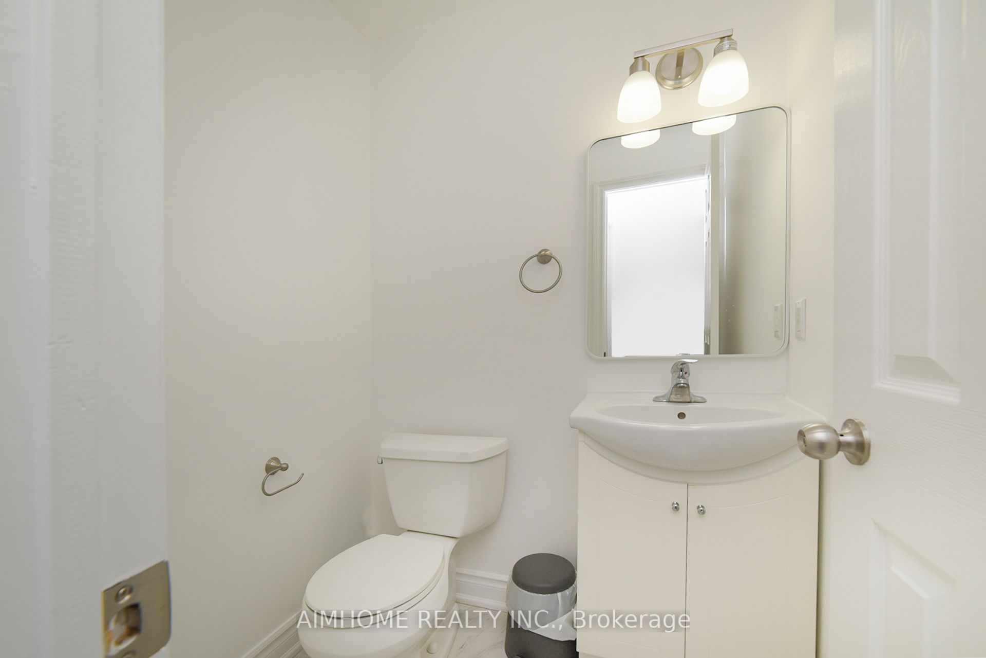 213 Hupfield Trail Property Photo 8